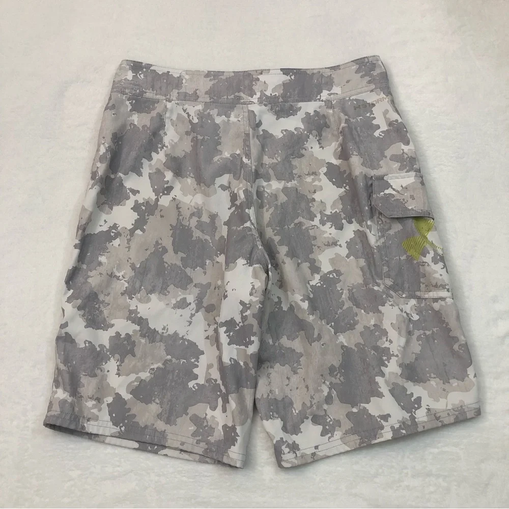 Under Armour Storm HeatGear Loose Snow White Camo Swim Board Shorts Mens 30.